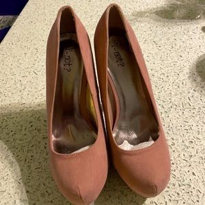 ⭐️5 for $20⭐️Y-Not Pale Pink Heels NWOT
